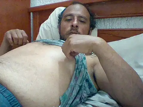 Snapshot of deditos chatting on 12/01/24, 04:29 deditos online show from 12/01/24, 04:29