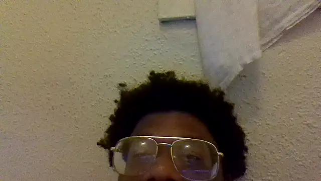 Snapshot of dvaughn3117 chatting on 04/18/26, 03:32 dvaughn3117 online show from 04/18/26, 03:32