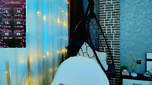 Evacadooo online show from 12/04/25, 04:22