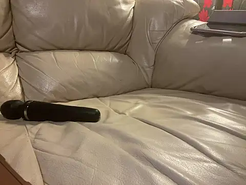 Snapshot of iveedie017 chatting on 12/23/24, 10:44 iveedie017 online show from 12/23/24, 10:44