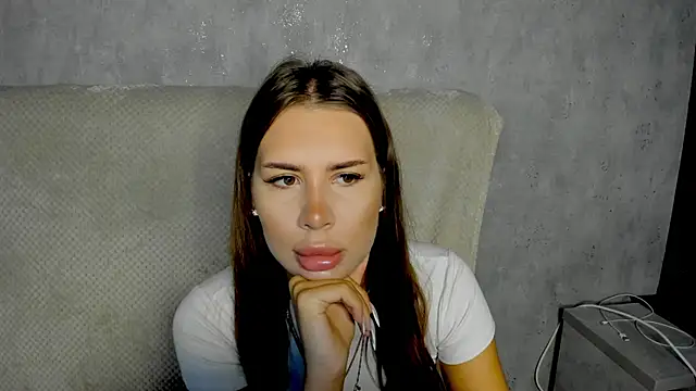 Snapshot of SuraMune chatting on 10/23/25, 09:41 SuraMune online show from 10/23/25, 09:41