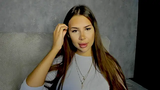 Snapshot of SuraMune chatting on 10/30/25, 01:34 SuraMune online show from 10/30/25, 01:34