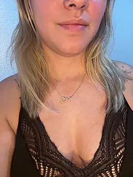 Snapshot of cheylm chatting on 12/12/24, 04:04 cheylm online show from 12/12/24, 04:04