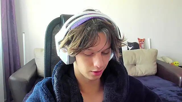 Ostin meow online show from 10/31/25, 08:04