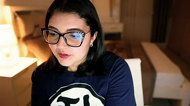 Snapshot of Camilaa_bueno chatting on 09/18/25, 11:07 Camilaa bueno online show from 09/18/25, 11:07