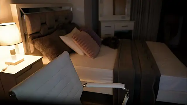 Snapshot of Camilaa_bueno chatting on 09/23/25, 04:15 Camilaa bueno online show from 09/23/25, 04:15