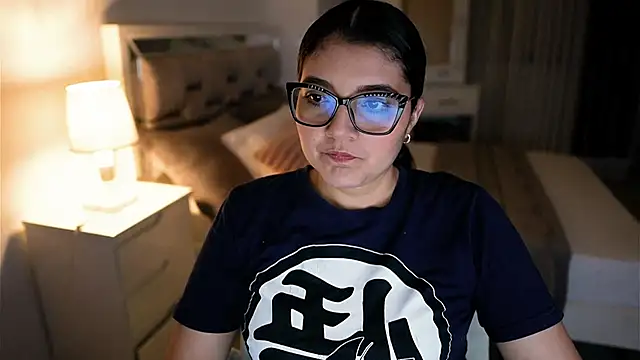 Snapshot of Camilaa_bueno chatting on 09/29/25, 03:11 Camilaa bueno online show from 09/29/25, 03:11