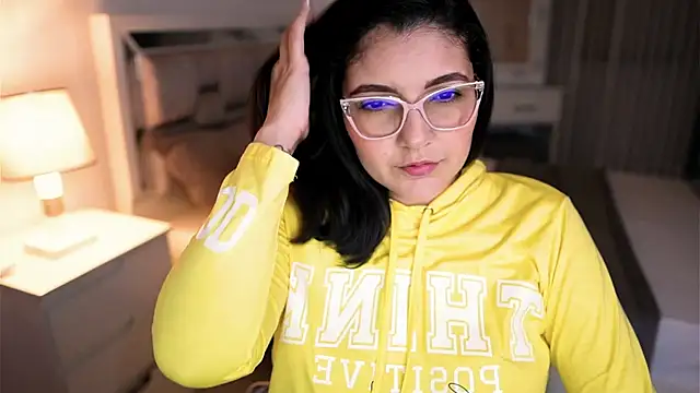 Snapshot of Camilaa_bueno chatting on 10/01/25, 11:33 Camilaa bueno online show from 10/01/25, 11:33