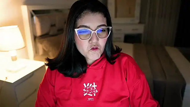 Snapshot of Camilaa_bueno chatting on 10/04/25, 12:52 Camilaa bueno online show from 10/04/25, 12:52