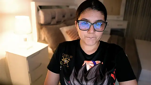 Snapshot of Camilaa_bueno chatting on 10/26/25, 03:34 Camilaa bueno online show from 10/26/25, 03:34