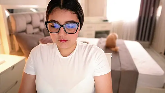 Snapshot of Camilaa_bueno chatting on 10/30/25, 08:09 Camilaa bueno online show from 10/30/25, 08:09