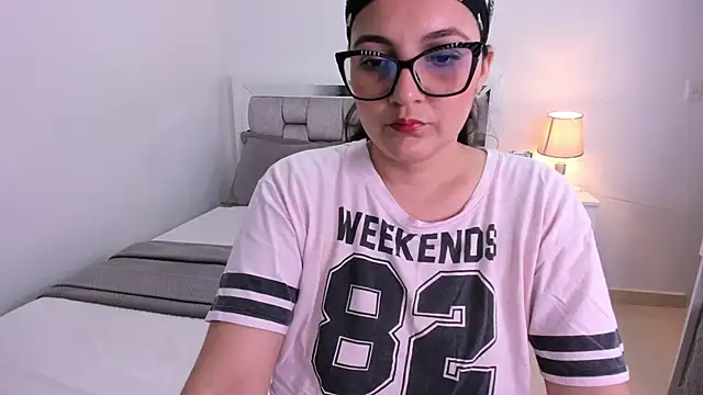 Camilaa bueno online show from 04/14/26, 11:44