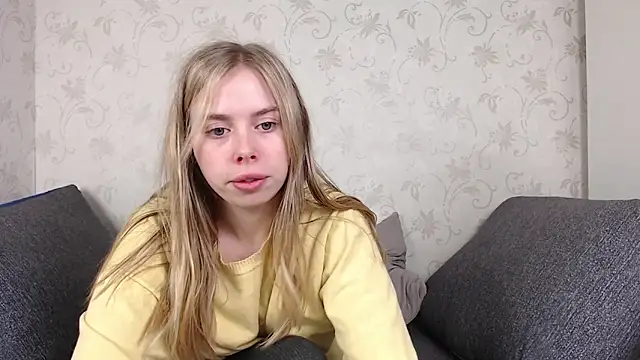 Snapshot of sofiaa_here chatting on 03/17/26, 12:04 sofiaa here online show from 03/17/26, 12:04