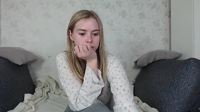Snapshot of sofiaa_here chatting on 03/19/26, 12:03 sofiaa here online show from 03/19/26, 12:03