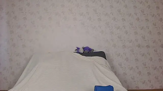 Snapshot of sofiaa_here chatting on 06/15/26, 12:02 sofiaa here online show from 06/15/26, 12:02