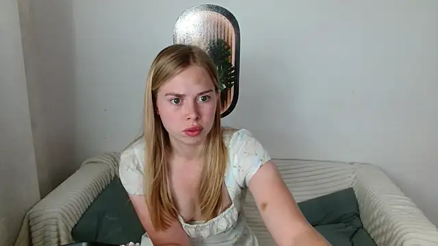 sofiaa here online show from 06/23/26, 12:08