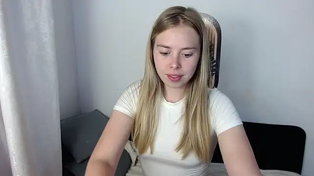 sofiaa here online show from 07/23/26, 12:02