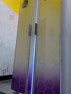 Snapshot of avarckssss chatting on 09/15/25, 12:21 avarckssss online show from 09/15/25, 12:21