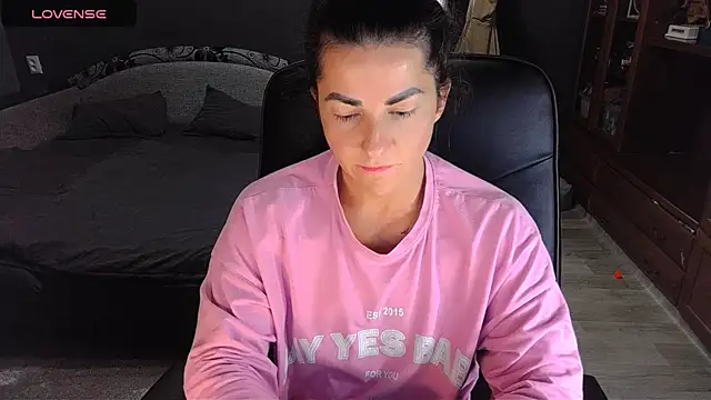 Aria Dl online show from 10/28/25, 03:04