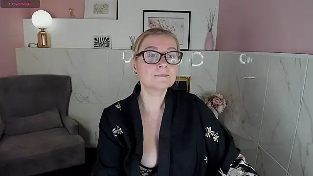 AlexandraKind online show from 12/26/24, 04:36