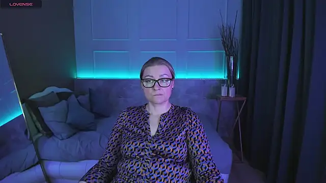AlexandraKind online show from 02/25/25, 02:47