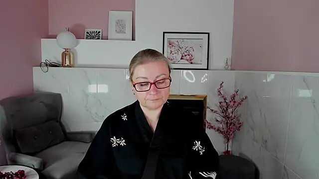 AlexandraKind online show from 10/04/25, 01:42