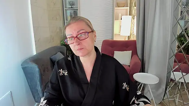 AlexandraKind online show from 10/06/25, 08:39