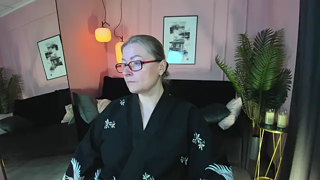 AlexandraKind online show from 10/17/25, 01:46