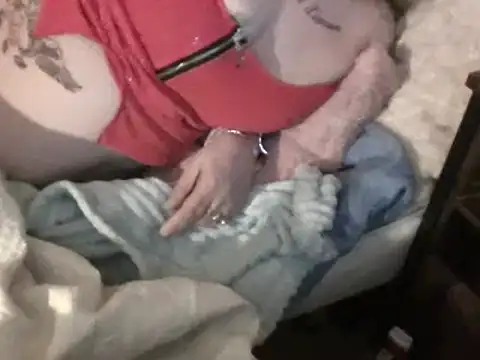 Snapshot of housewife_shantie chatting on 02/27/25, 08:42 housewife shantie online show from 02/27/25, 08:42