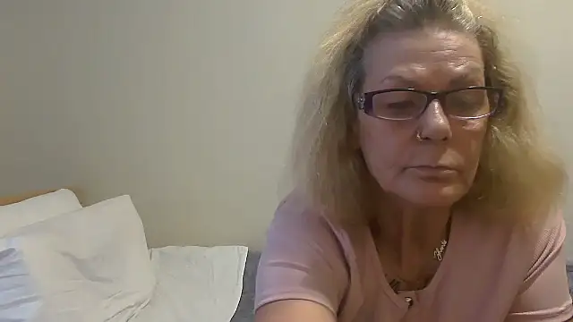 Snapshot of housewife_shantie chatting on 09/26/25, 07:01 housewife shantie online show from 09/26/25, 07:01