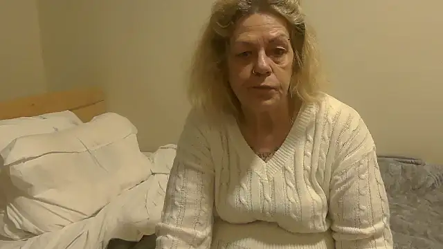 Snapshot of housewife_shantie chatting on 10/11/25, 08:46 housewife shantie online show from 10/11/25, 08:46