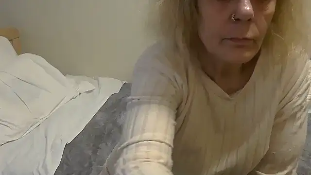 Snapshot of housewife_shantie chatting on 10/21/25, 02:29 housewife shantie online show from 10/21/25, 02:29