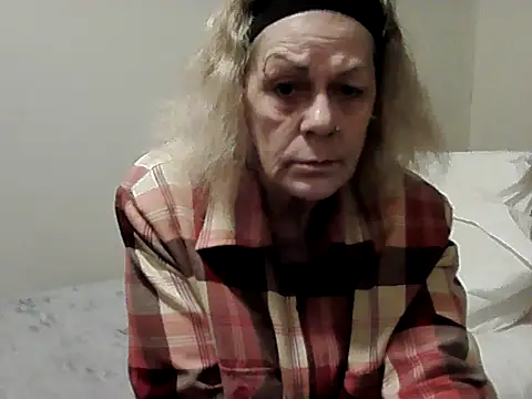 Snapshot of housewife_shantie chatting on 11/04/25, 07:07 housewife shantie online show from 11/04/25, 07:07