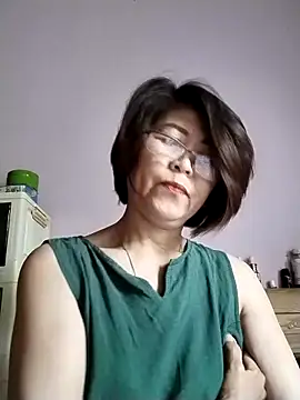 Baby-tits2024 online show from 09/25/25, 12:36