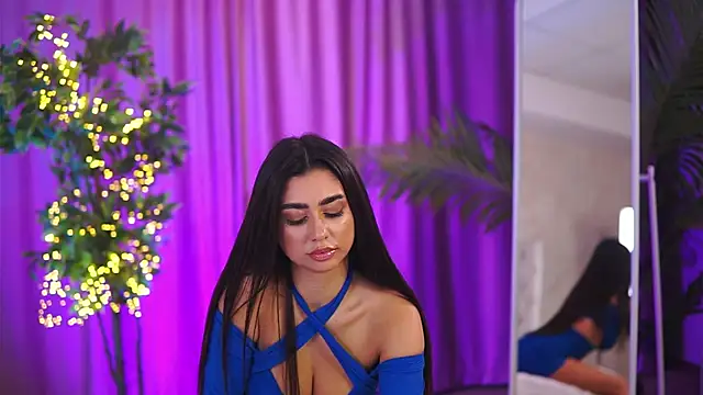 Snapshot of YemayaLuna chatting on 12/11/24, 08:18 YemayaLuna online show from 12/11/24, 08:18