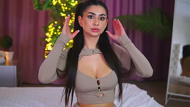 Snapshot of YemayaLuna chatting on 12/26/24, 01:07 YemayaLuna online show from 12/26/24, 01:07