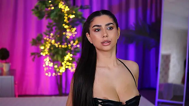 Snapshot of YemayaLuna chatting on 01/15/25, 02:17 YemayaLuna online show from 01/15/25, 02:17