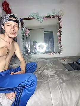 laura arias018 online show from 10/28/25, 06:06