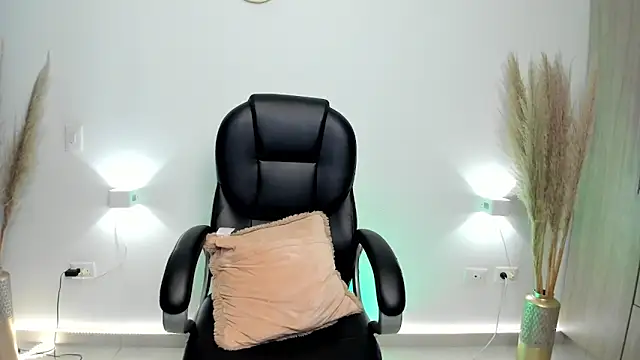 leylaclintonxx online show from 12/07/24, 10:39