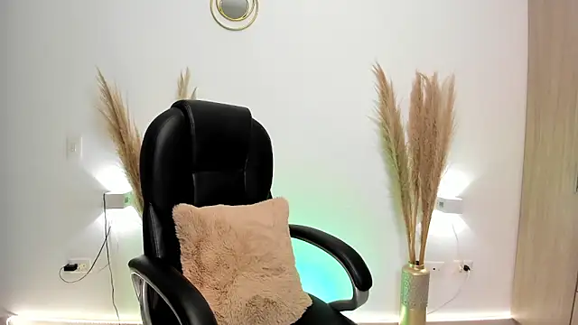 leylaclintonxx online show from 12/19/24, 04:23