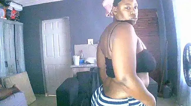 curvyloneah75 online show from 12/06/24, 06:04