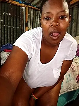 Snapshot of curvyloneah75 chatting on 09/25/25, 07:01 curvyloneah75 online show from 09/25/25, 07:01