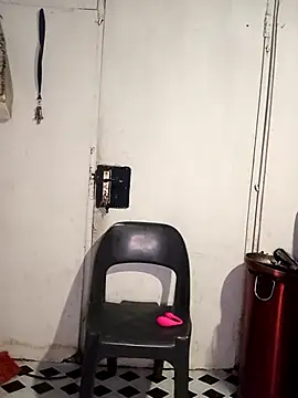 Snapshot of curvyloneah75 chatting on 11/15/25, 04:21 curvyloneah75 online show from 11/15/25, 04:21