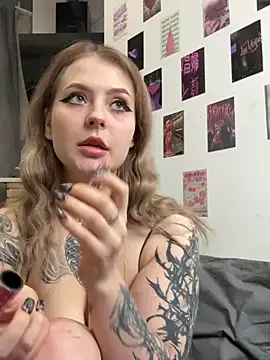 LinaQik online show from 01/22/25, 01:11