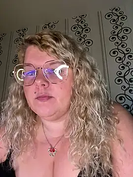 CurvyAnonymousGirl89 online show from 01/19/25, 11:45