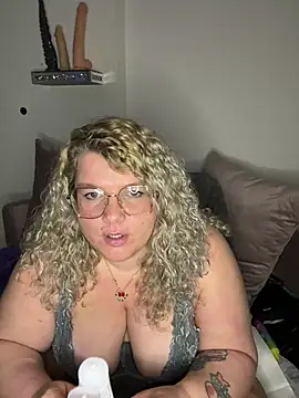 CurvyAnonymousGirl89 online show from 01/24/25, 04:39
