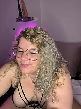 CurvyAnonymousGirl89 online show from 01/26/25, 06:49