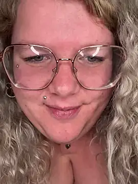 CurvyAnonymousGirl89 online show from 02/04/25, 08:38