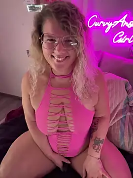 Snapshot of CurvyAnonymousGirl89 chatting on 10/15/25, 04:07 CurvyAnonymousGirl89 online show from 10/15/25, 04:07