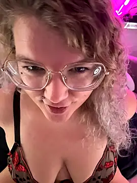 Snapshot of CurvyAnonymousGirl89 chatting on 11/08/25, 09:09 CurvyAnonymousGirl89 online show from 11/08/25, 09:09